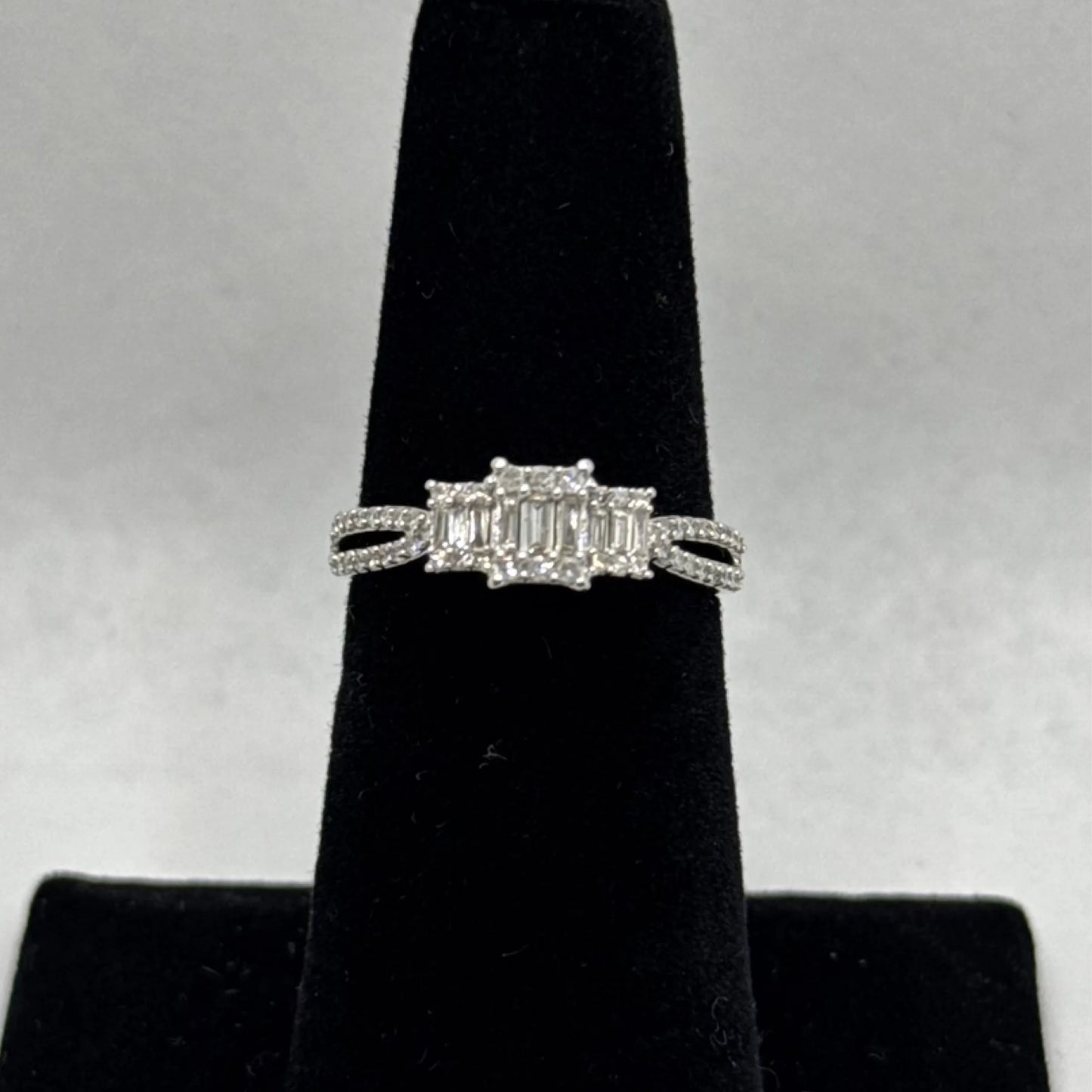 10k White Gold Diamond Engagement Ring