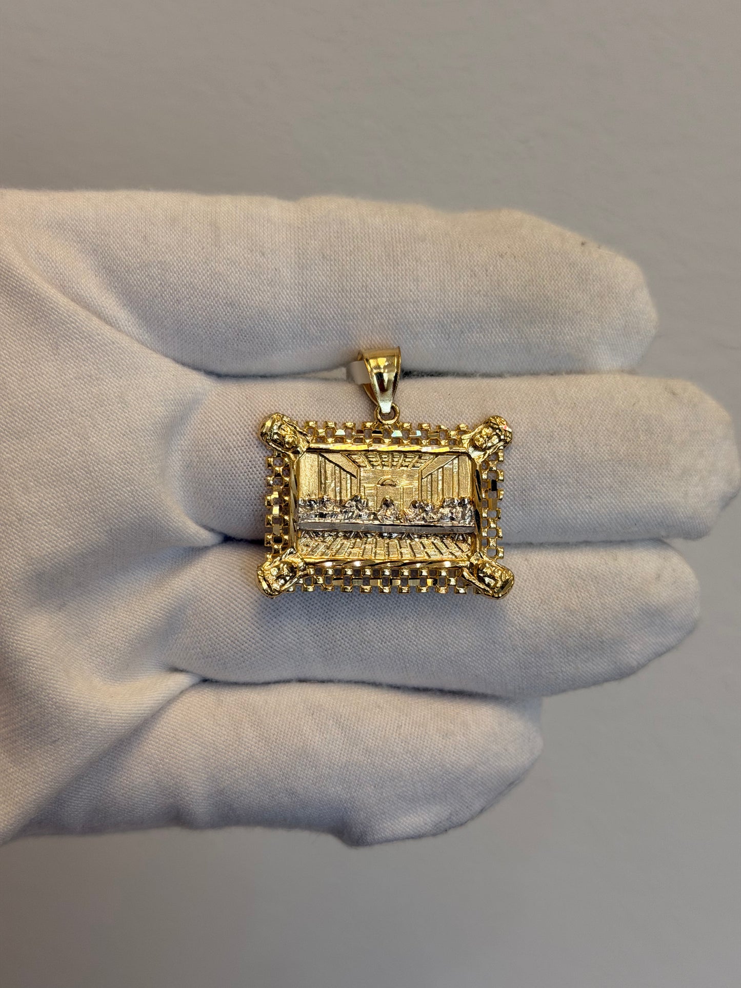 10k last supper pendant