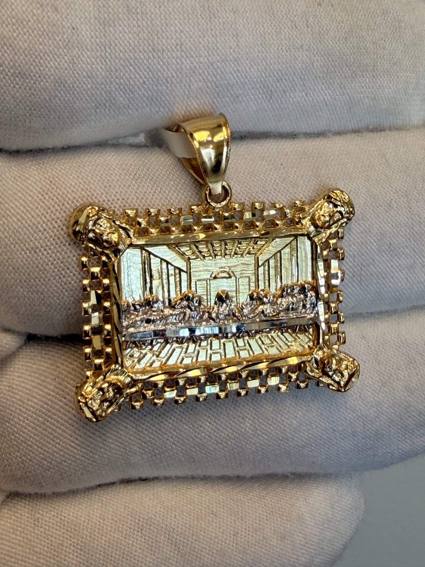 10k last supper pendant