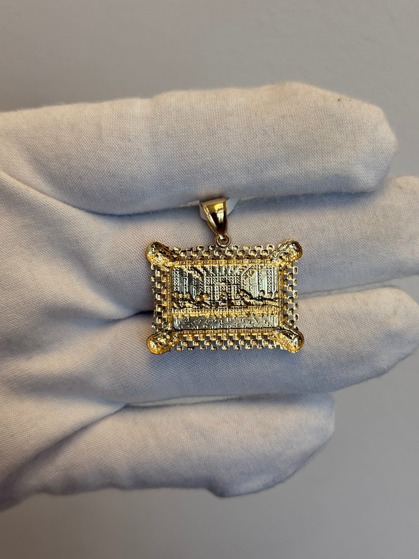 10k last supper pendant