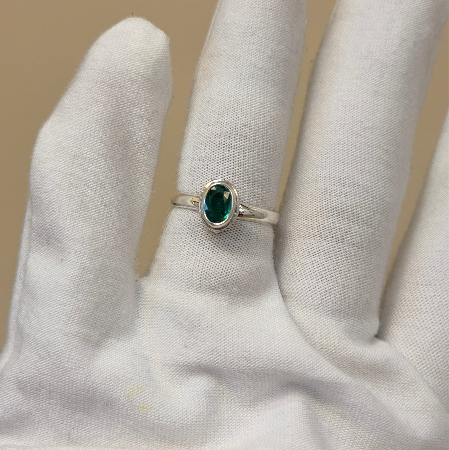 Sterling silver emerald ring ￼