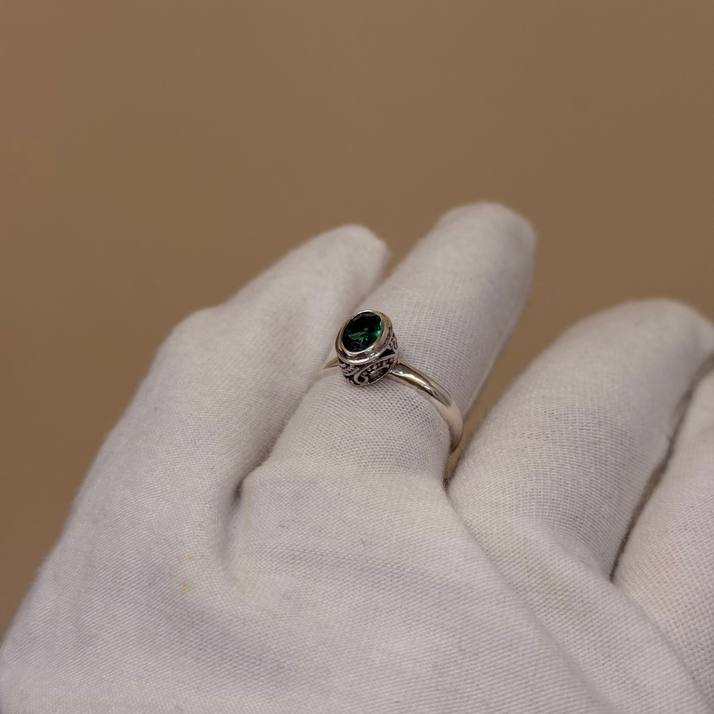 Sterling silver emerald ring ￼