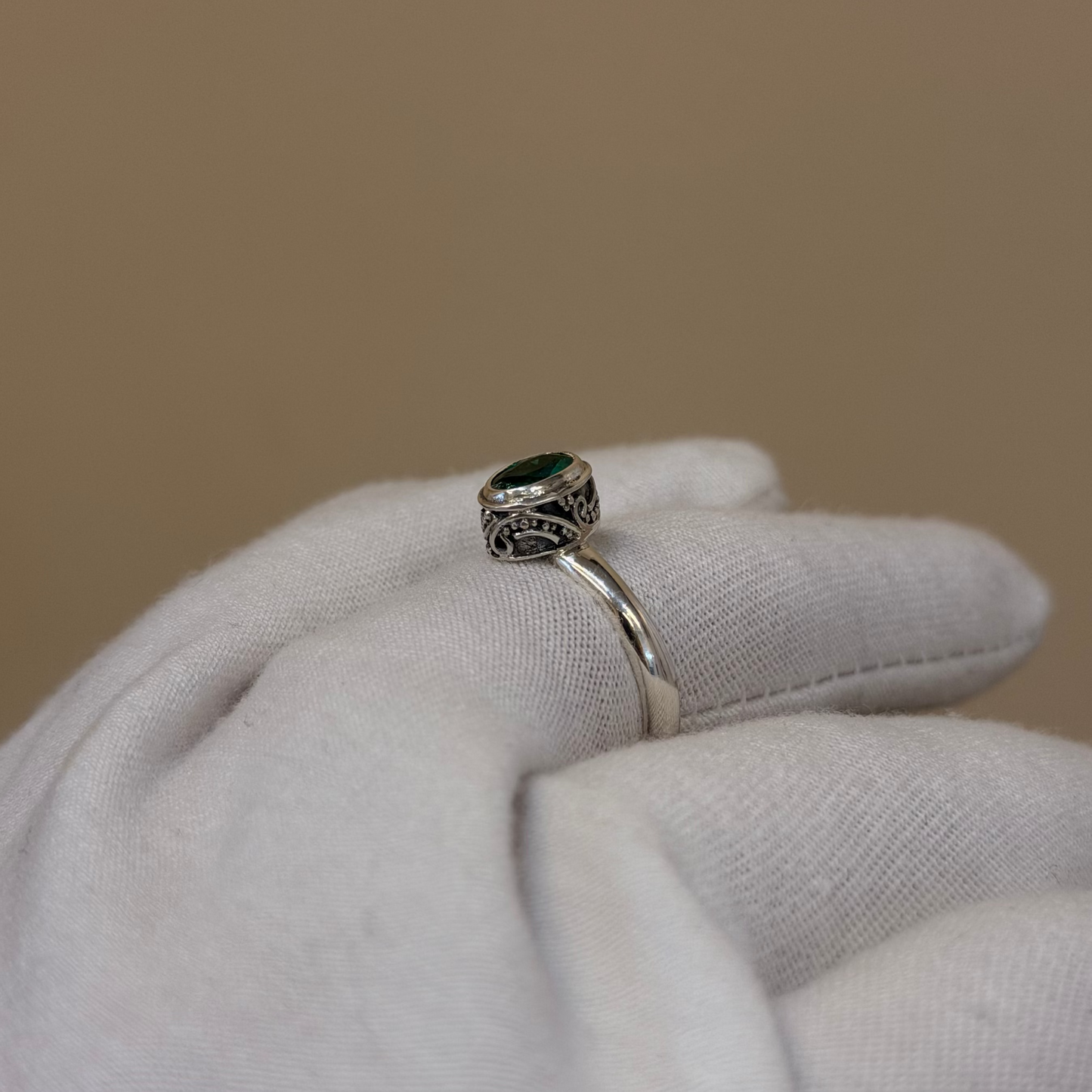 Sterling silver emerald ring ￼