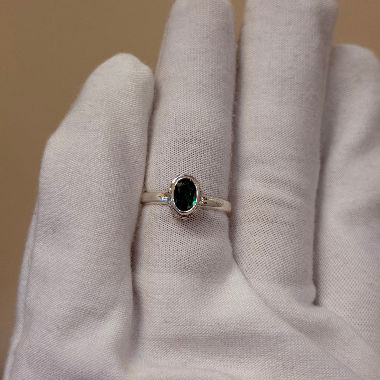 Sterling silver emerald ring ￼