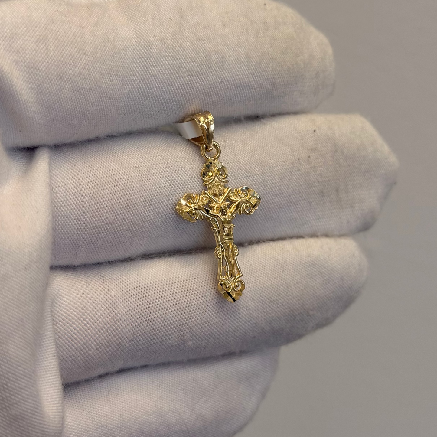 10k Cross Pendant
