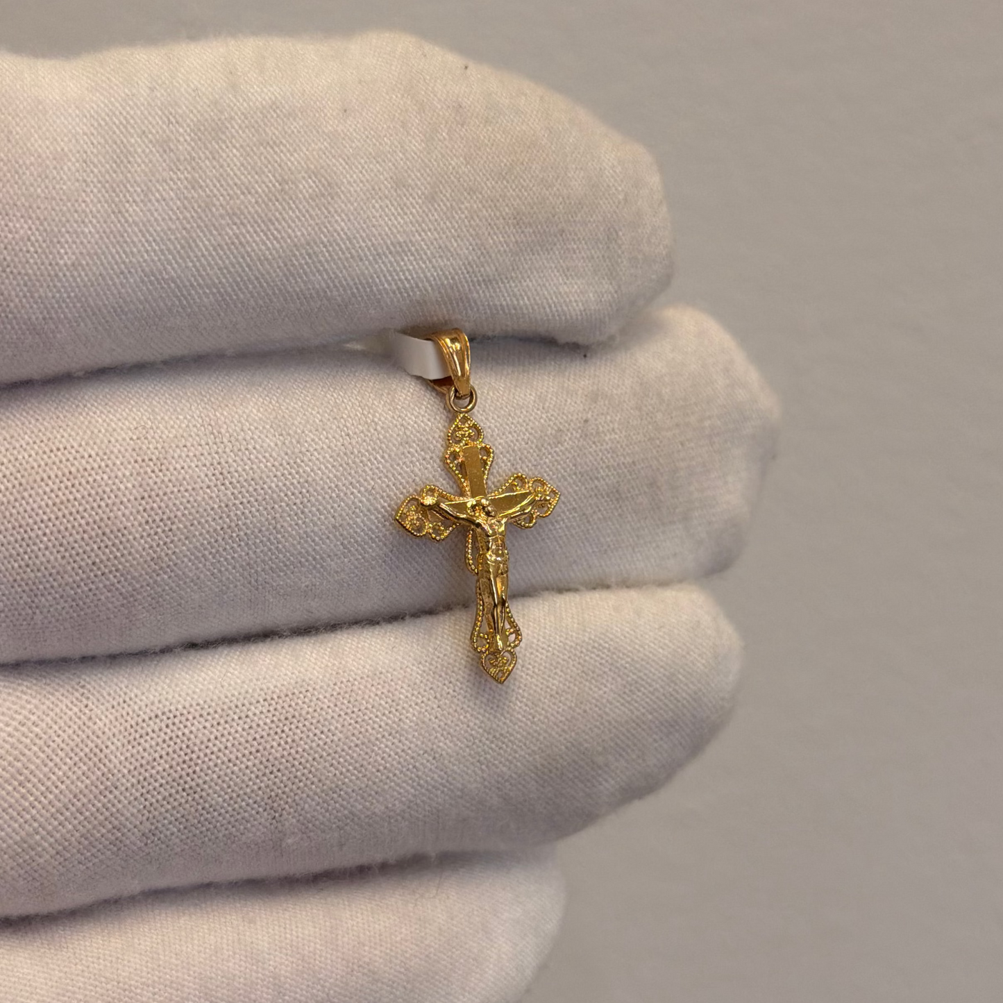 10k Cross Pendant