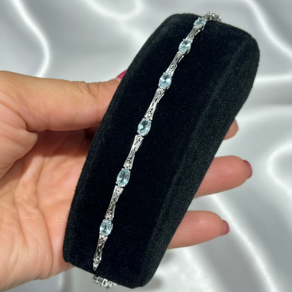 10k white Gold Aquamarine Bracelet