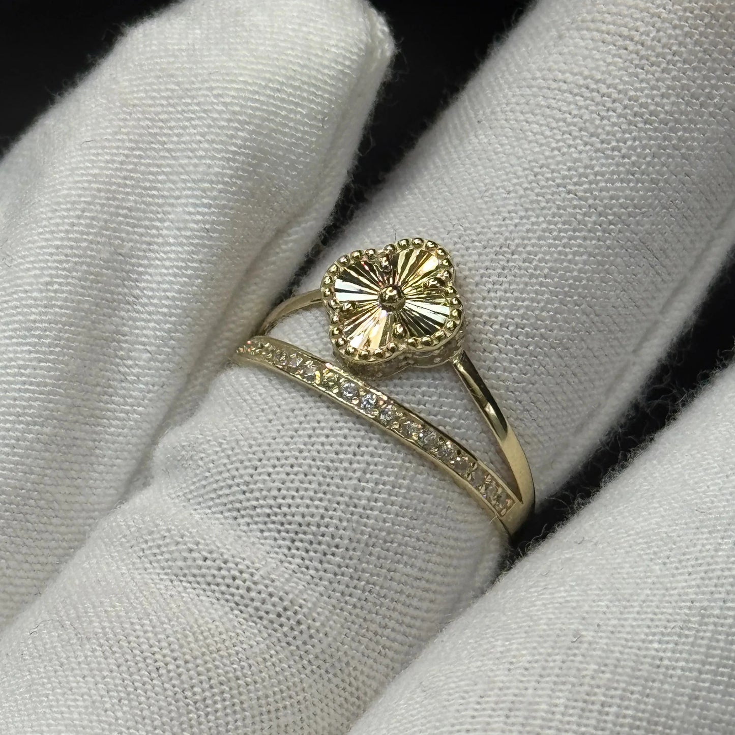 10k four leaf clover Ring