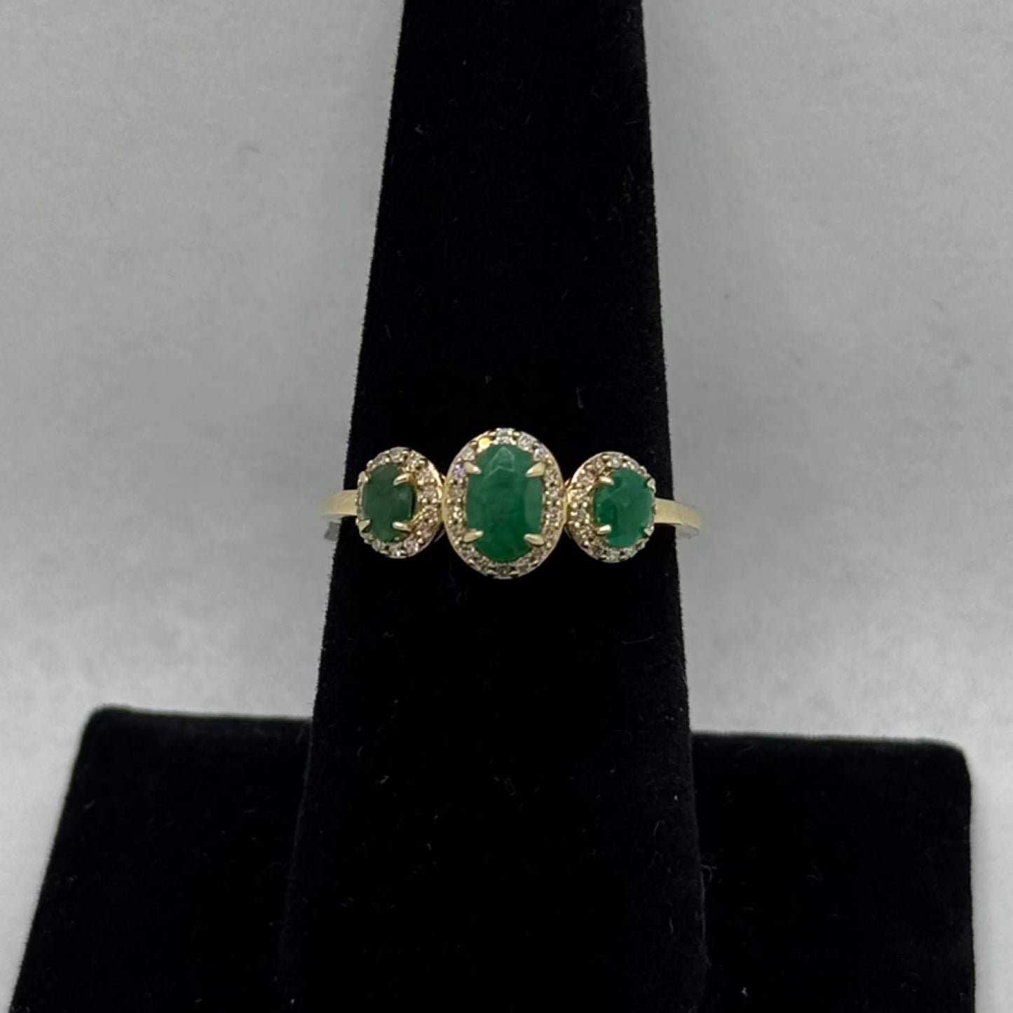 10k Emerald & Diamond Ring